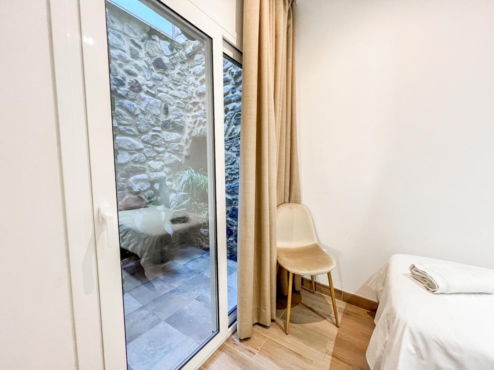 Ganganell Centre Apartamento Con Patio Бесалу Экстерьер фото